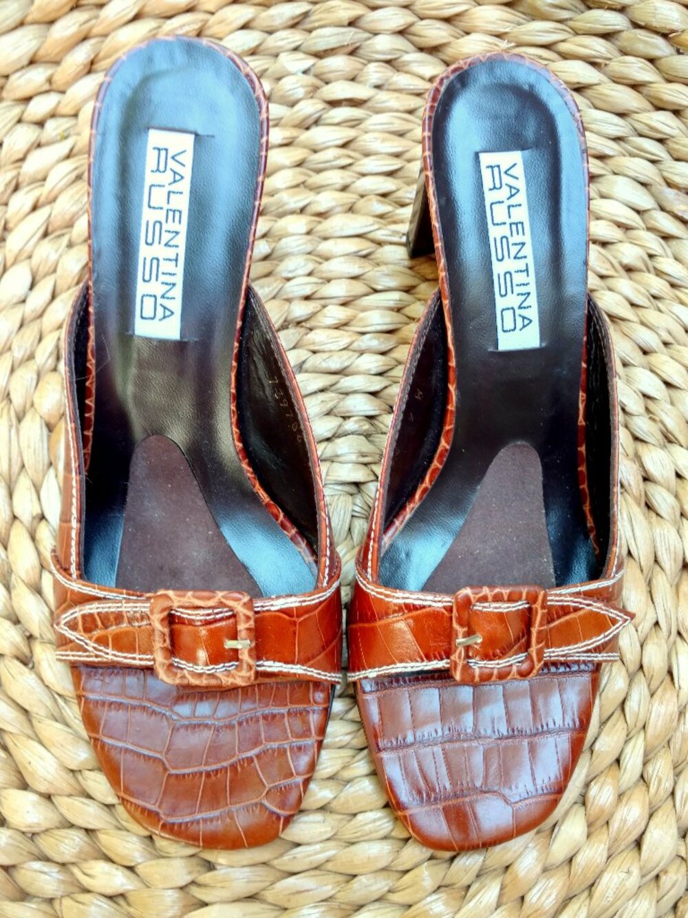 Valentina Russo brown leather croc embossed sandals 9W